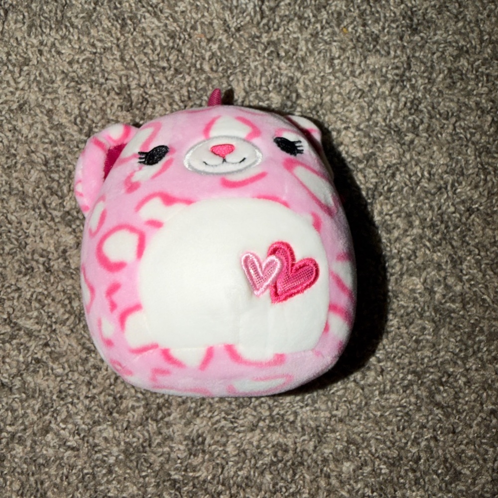 Squishmallows 5” Pink and White Heart Plush- Doreen the Cheetah-corn